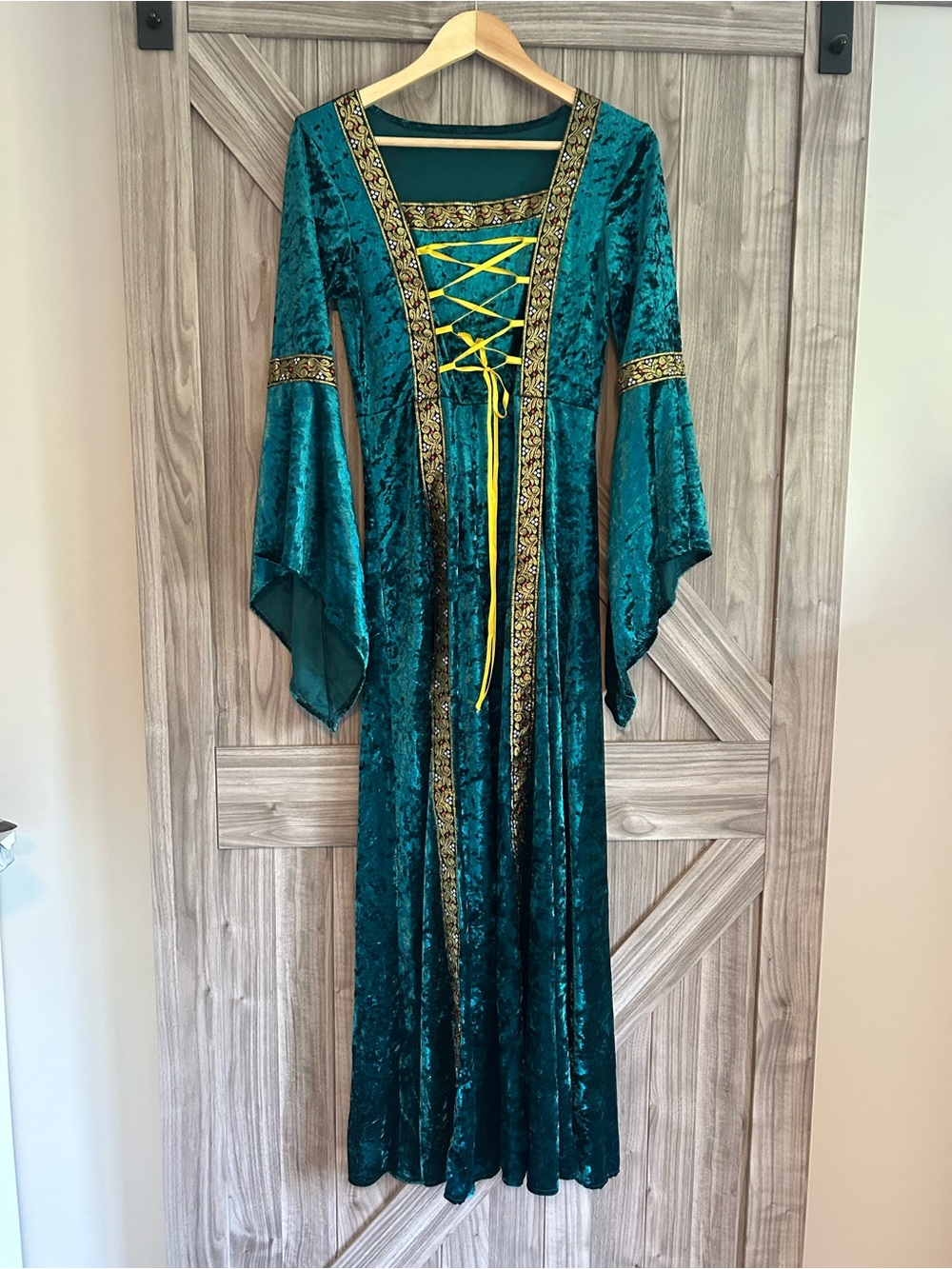 Green Velvet Medieval Renaissance Dress Cosplay Costume Small 👗✨